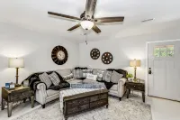 Front door parking, private covered patio with fenced in backyard - Bungalows