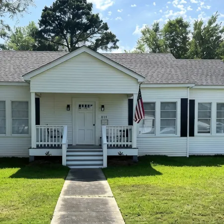 Modern Cottage in Downtown Benton