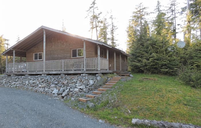 Cozy & Quiet Cabin 2 Minutes from Coffman Cove Harbor - 16' Skiff & Van Avail.