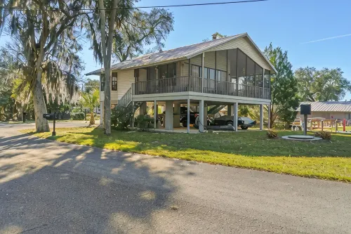 Manatee Manor. Waterfront, dock, stilted home. Renovated June '23. - 4-Star