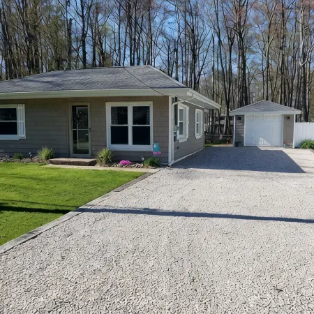 Keys cottage -walk to the strip,Private lot, 2bdr 3rd guestroom detached.Spire