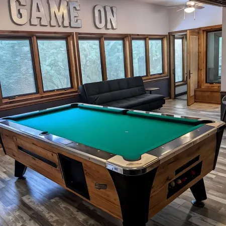Walk to K-State, Sleeps 12, Pool Table, Hot Tub, 28-60 Nights Stays Are Welcome!