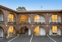 Bay House Motel