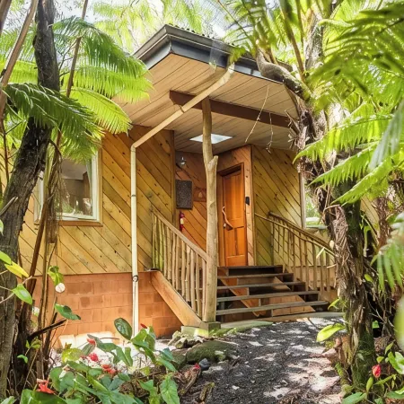 Charming 2-bedroom lodge in beautiful Volcano with Hot Tub