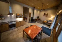Cozy mountain retreat in the forest-close to Mt Baker Ski Area and pet friendly!
