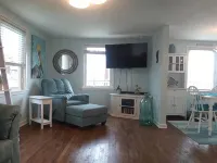 Beach and river view cottage with deck and specatuclar views. - 3-Star