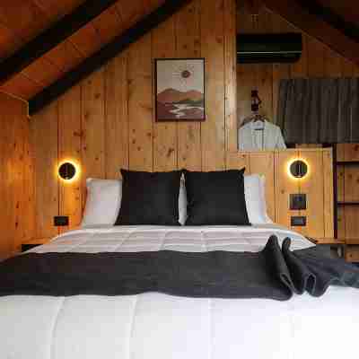Romantic Arenal Volcano Cabin – Couples’ Retreat w/ Private Hot Tub & Pool Rooms