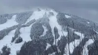 Spacious Townhome with breathtaking views of Mount Snow. 5 min Shuttle to ski - piscina