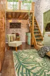 Tiny Cottagecore House in Miami. Walking distance to Hialeah Hospital!