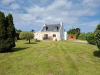Renovated, detached belle-illoise family home, 3 bedrooms, sleeps 9 - Wifi