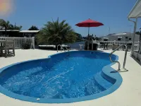 Beautiful & Meticulously Clean ~ Waterfront Bungalow ~ Pool! - Kolam Renang Peribadi