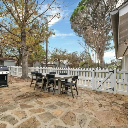 Harley House with Hot Tub & Grill - Historic District