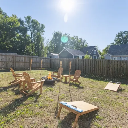 Fam/Biz-Friendly 3BD w/ Fire pit & BBQ - Downtown