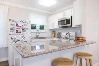 Charming Garage Apartment - Apartments
