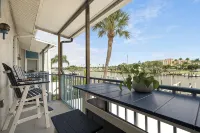 Stunning, fully renovated, waterfront, condo, heated pools, near beach - 3-Star