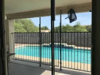 Gorgeous Clean 4 Bedroom Glendale Vacation Home + Wi-Fi - Private Pools