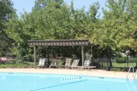 Beautiful, renovated ,clean 2BD,2BA condo in Pinehurst, Pool, Wifi , Cable etc - Pools
