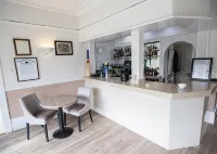 The Corner House Hotel - bar