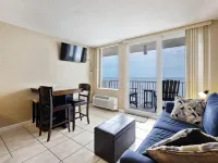 Beautiful Beachfront Resort Condo Отели рядом с достопримечательностью «Бич Стрит»