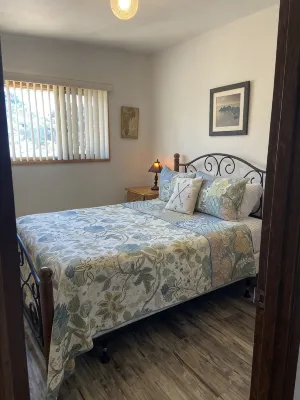 Fantastic nautical home with Rogue River and Pacific Ocean view and beach access - balcony