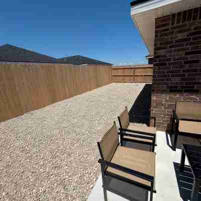 Gorgeous 3-bedroom house with 6 Beds and AC in Odessa Hotel Exterior