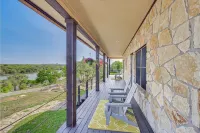 Charming 3-bedroom 3-bathroom house with WiFi, AC in fantastic Buchanan Dam