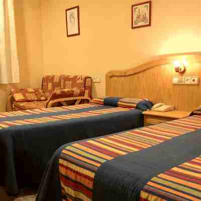 Hostal Los Corchos Rooms
