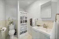 The Catskill Getaway • Near Bethel Woods & Hiking & HOT TUB - Wi-Fi