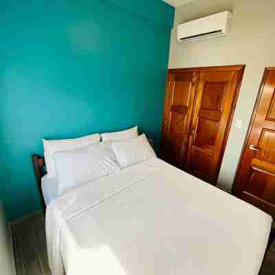 2nd Floor Casita. Short walk to town. On the river! Rooms