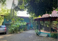 Slice Of Paradise Beach Bungalow, sleeps 2 - 5, full kitchen, 2 baths, AC, &more
