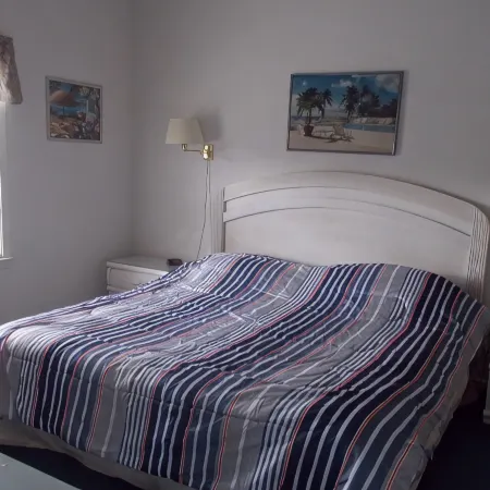 Top Floor with Balcony, with a Pool View, 4 Minutes to Beach