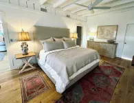 Historic Old Naples Estate - 2 Blocks to the Gulf, Shopping, Dining, & the Arts - Condos