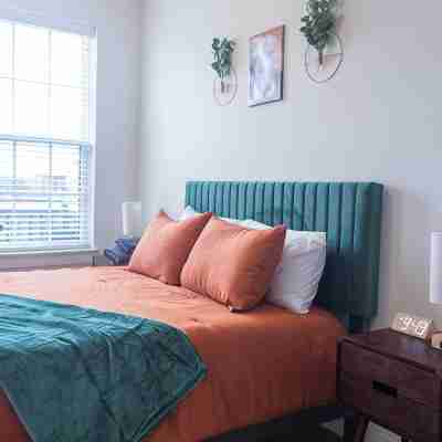 2-Story Penthouse 2 Balconies, Skyline View, Pool, Gym, Yoga Studio & Workspace Rooms