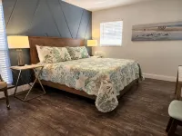Dogs Welcome-Close to Beach-Fenced Yard - 4-Star