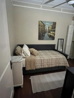 Charmer 2bed house fenced in Broken Arrow. Rose District 1 block off Main pet ok