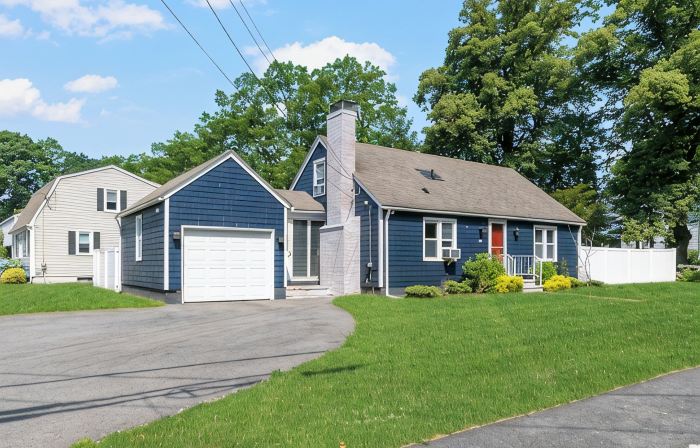 4Br Near Downtown Bristol w/ Yard & Parking