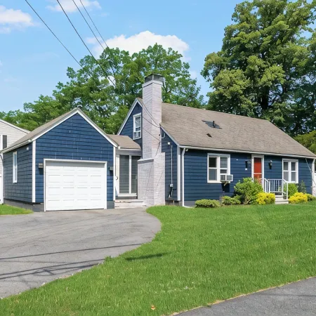 4Br Near Downtown Bristol w/ Yard & Parking