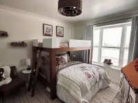 Resort Condo NEXT to Ski Run w/ Pool & Hot tub! 브라이언헤드 호텔