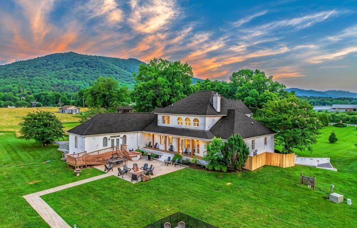 10BR Estate / Dome Pool / Pickleball / Sauna / Theater / Arcade / Sleeps 33