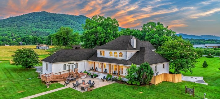10BR Estate / Dome Pool / Pickleball / Sauna / Theater / Arcade / Sleeps 33 Hotels in Cocke County