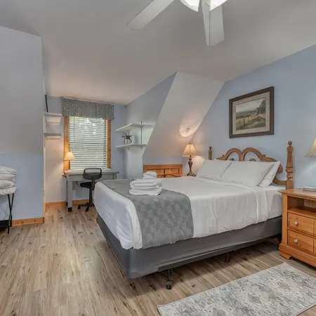 Lazy Daze - 3Br Cabin w/Mountain Views, Wrap Porch, Sauna, Firepit!