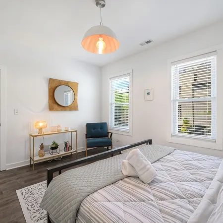 LUX 3-Level Chicago Home +garage & patio