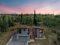 Luxury 5Br on Nat'l Forest: Private Lake, Pool & Hot Tub, Ski Keystone & Breck