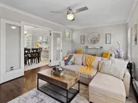 Charming 2BD W/ Parking 15 Mins from Downtown