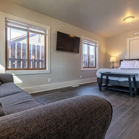 Lovely DOWNTOWN CODY: Salsbury Corner Cottage