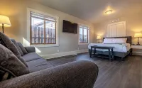 Lovely DOWNTOWN CODY: Salsbury Corner Cottage