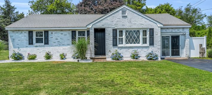 Great Hammcock Getaway, cozy home, hot tub, fire pit, beaches nearby. Hotels in Middlesex County