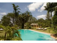 Arusha Safari Lodge - parking