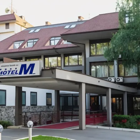 Hotel M Отели рядом с достопримечательностью «Парк Кошутняк»