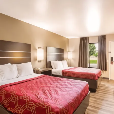 Econo Lodge Inn & Suites